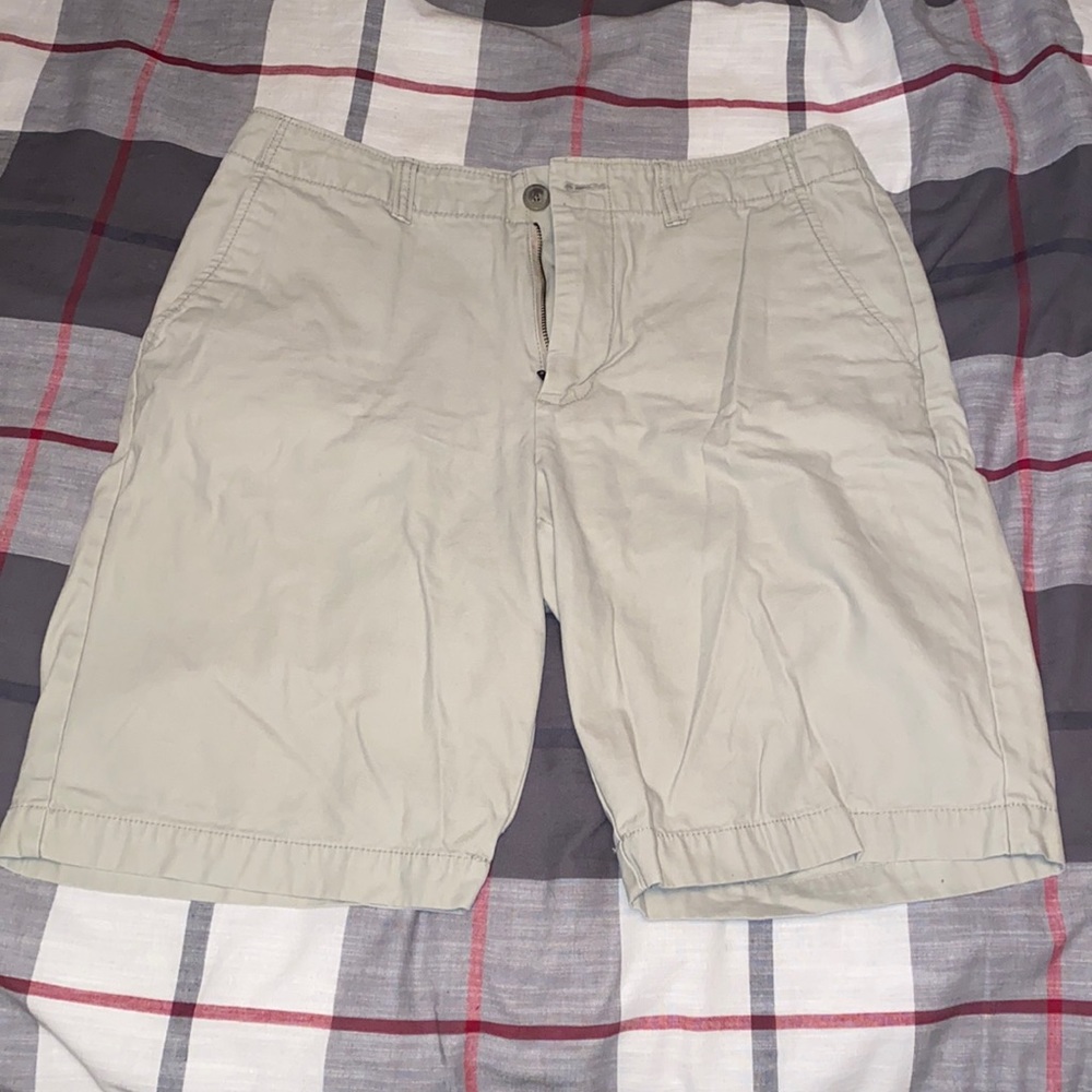 Old Navy Men’s Khaki Shorts